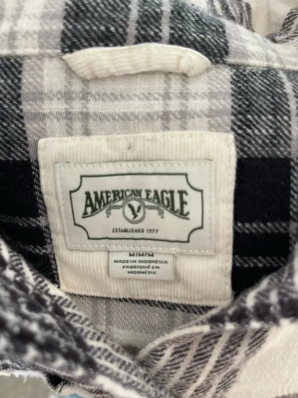 American Eagle Outfitters Cropped Flannel - Image 3