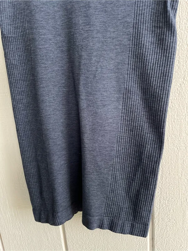 Lululemon Seamlessly Covered Tank in Heathered Inkwell Navy Blue Size 4 - Image 4