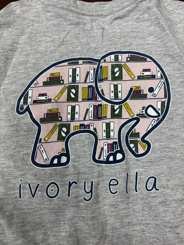 Vineyard Vines Grey Long Sleeve Book Graphic Pocket Tee Size Medium - Image 6