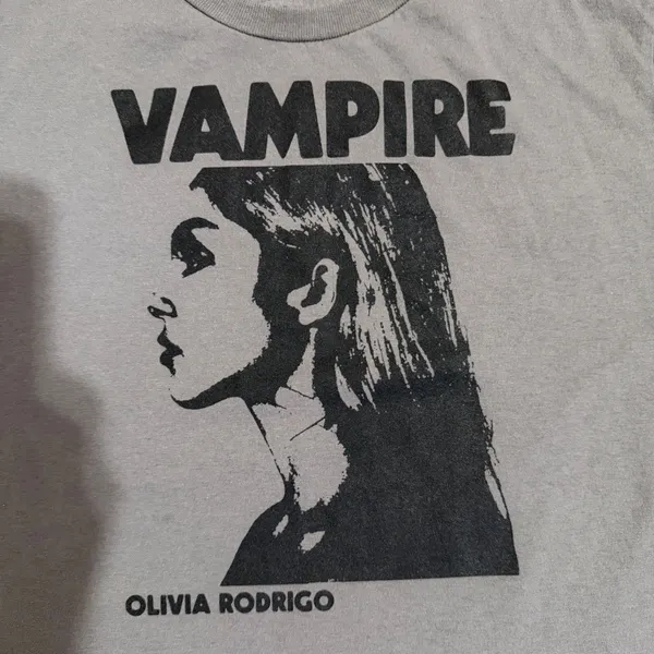 Olivia Rodrigo Vampire Graphic T-Shirt Size XL Gray Women GUTS Tour Merch - Image 2