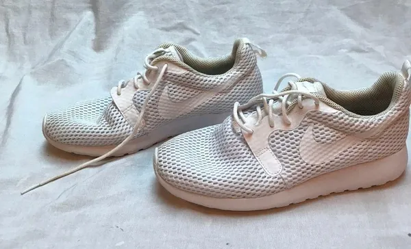 NIke Sneakers White Size 7 - Image 5