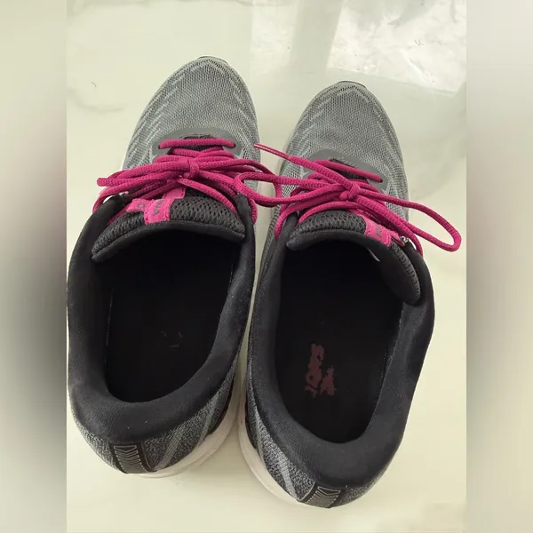Brooks Women's Athletic Shoes in Gray and Pink - Image 4