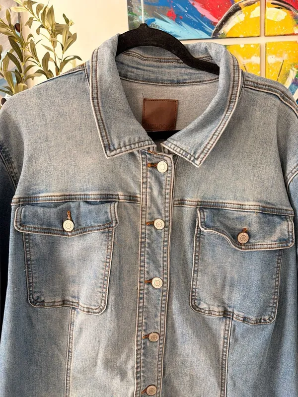 Women’s Denim Jacket Shacket Size 3X Light Wash Button Down Jacket - Image 3