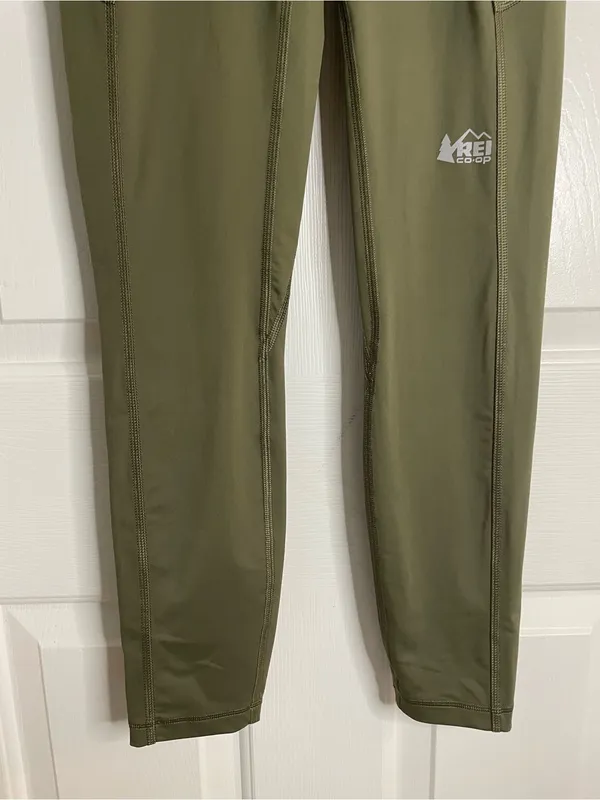 REI Co Op Olive Green Drawstring Waist Leggings With Stash Pockets Size Small - Image 3