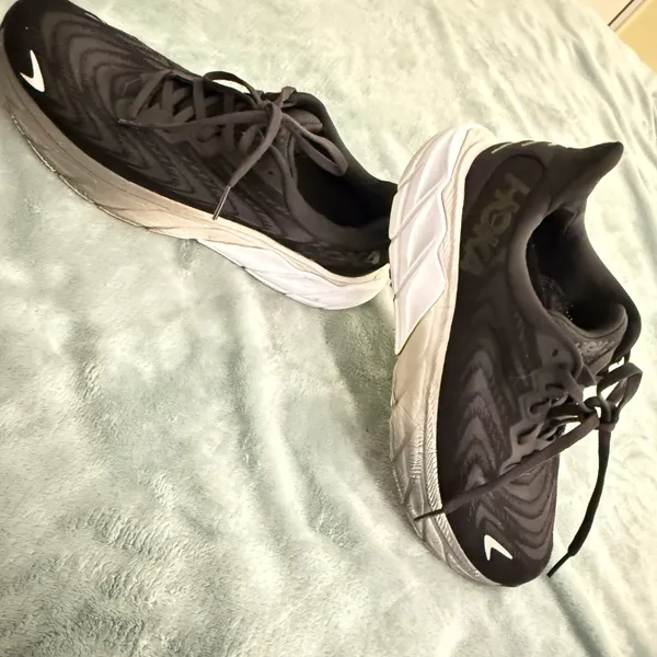 - Hoka One One Arahi 6 Black White Women Size 10B - Image 8
