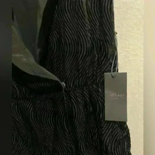 NWT REVOLVE Line &‎ Dot V-neck 100% silk black mini dress - Image 4