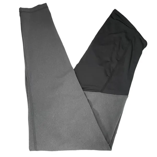 Isabel Maternity‎ By Ingrid & Isabel Gray Black Medium cropped athletic leggings - Image 3