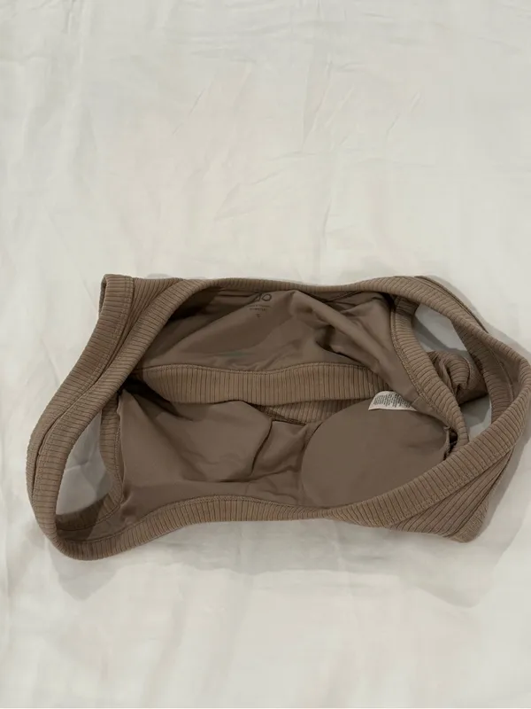 ALO Yoga Ribbed Scoop-Neck Sports Bra in Taupe - Image 3
