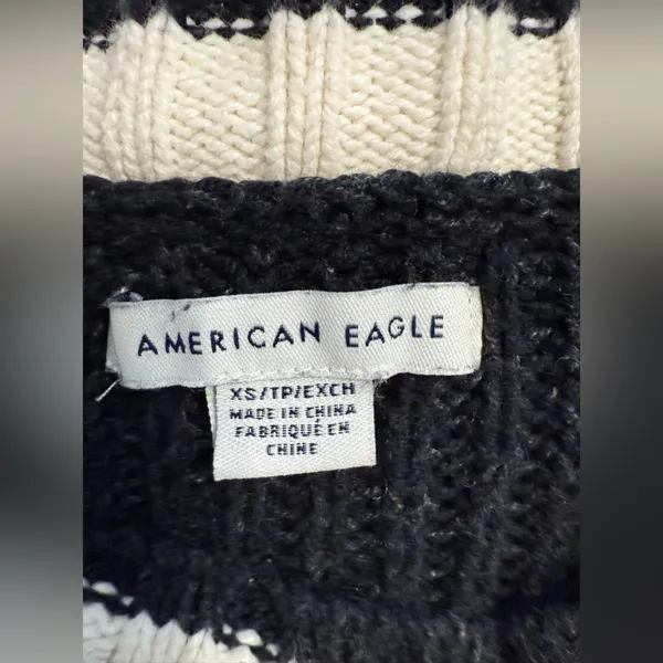American Eagle Outfitters Black and Cream Lilac Knit Cropped Sweater - Image 3
