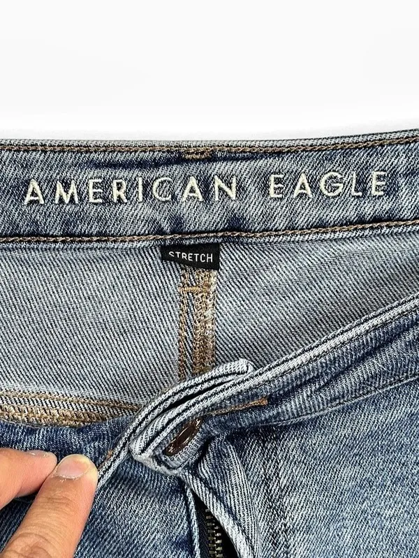 American Eagle Mom Jean Size 16 Regular High Rise Distressed Ripped Light Wash - Image 5