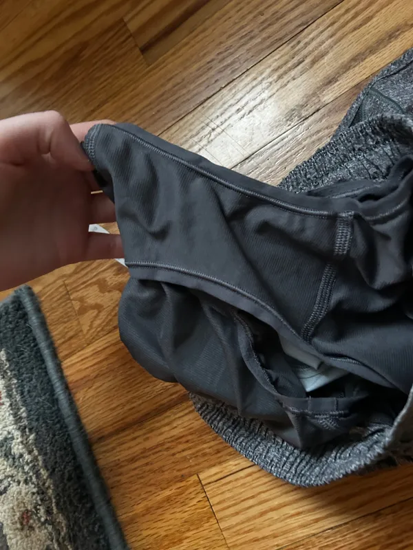 Lululemon hotty hot size 2 tall - Image 4