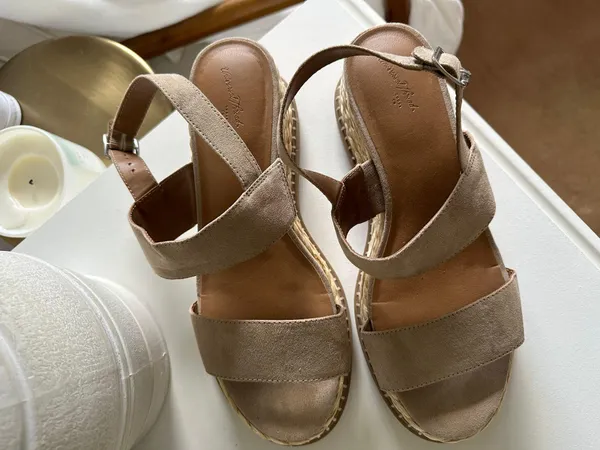 Universal Threads women’s sandals - Image 3