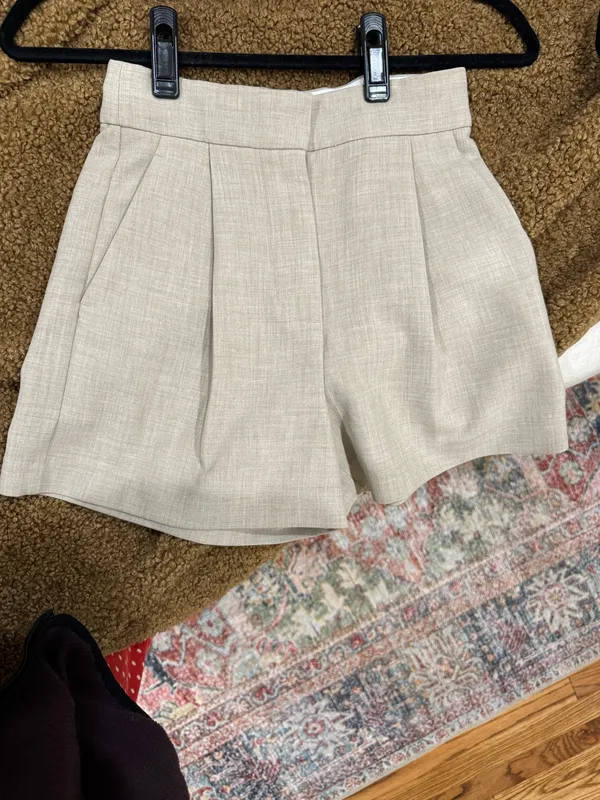 Aritzia Effortless Shorts - Image 3