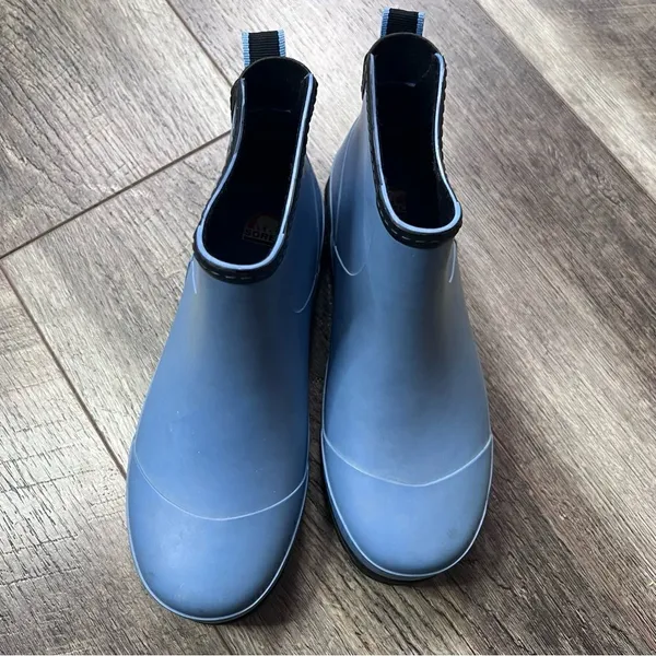 Rare Sorel Flood Plain Chukka Rubber Rain Boots Size 5 Blue and Black Waterproof - Image 4