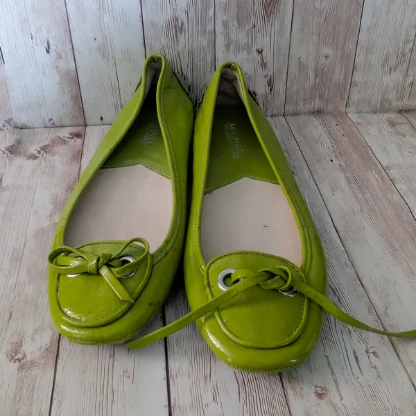 Michael Kors Flats - Green Flats Size 6.5 M - Leather Upper - Cosmetic Issues - Image 3