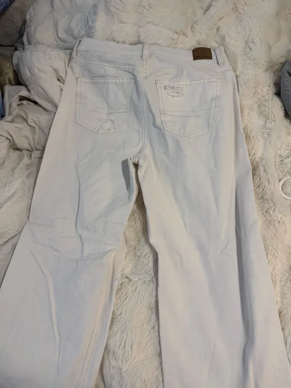 American Eagle White Distressed Jeans - Image 3