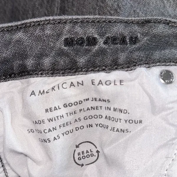 American Eagle Outfitters Mom Jeans - Image 4