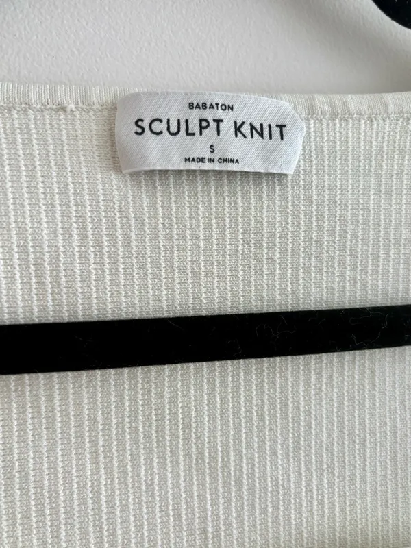 Aritzia Babaton Sculpt Knit Sweetheart Long Sleeve Top - Image 4