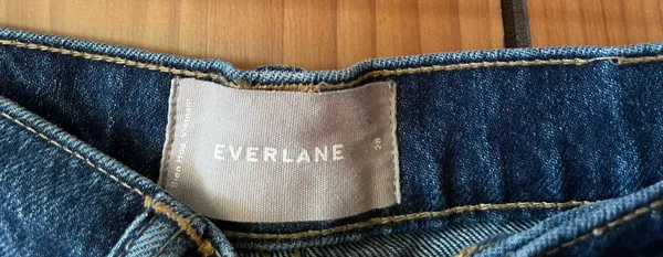 Everlane Classic Vintage Dark Blue Wash Raw Hem Mid-Rise Relaxed Denim Shorts - Image 7