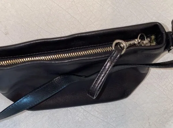 Coach Vintage  Leather Purse - Image 11