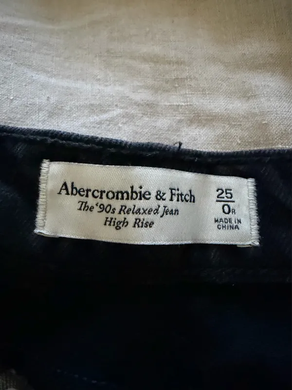 Abercrombie & Fitch '90s Relaxed High Rise Jean - Image 3