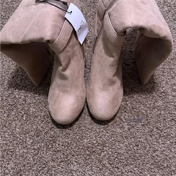 Rue 21 fashion boots, size 6 M, wedge heel, taupe color, new - Image 4