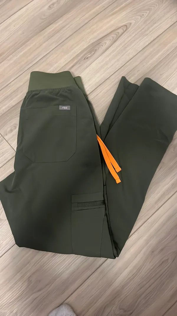 FIGS Scrubs Set - Image 4