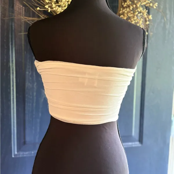 Princess Polly White Strapless Top with Floral Detail NWOT - Image 4