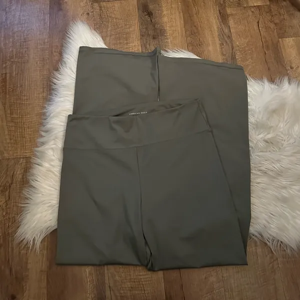 AMERICAN EAGLE The Everything Flare Pant Legging In Olive Green - Image 3