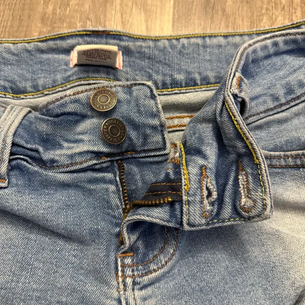 Hollister Y2K Light Wash Low Rise Double Button Denim Shorts - Image 4