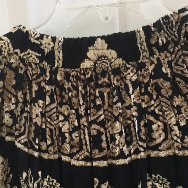 FINAL MARKDOWN Ladies hot stuff boho style skirt medium Black - Image 2