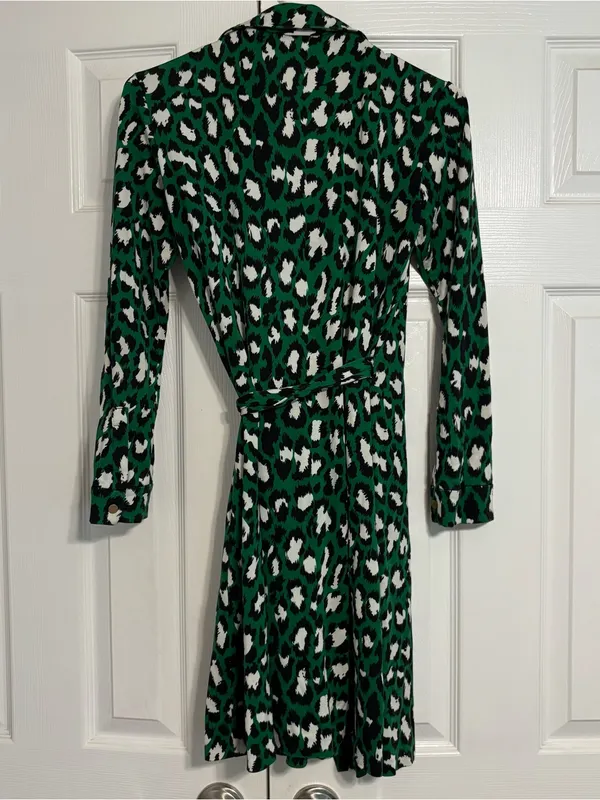 Diane Von Furstenberg 100% Silk Leopard Green Dress - Image 5