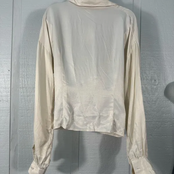 Topshop Knot Front Ivory Satin Long Sleeve V Neck Top Size 4 NWT - Image 7