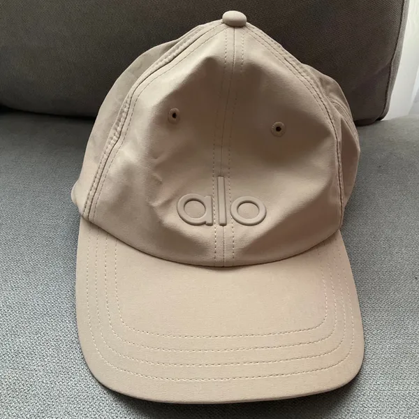 Alo Yoga Performance Off-Duty Cap Gravel - Image 2
