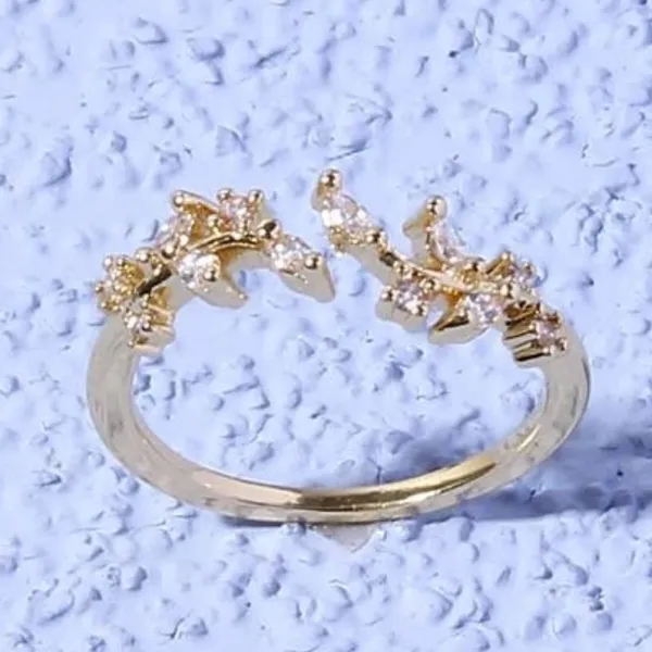 Gorgeous Delicate Jeweled gold ring Size 6 - Image 3