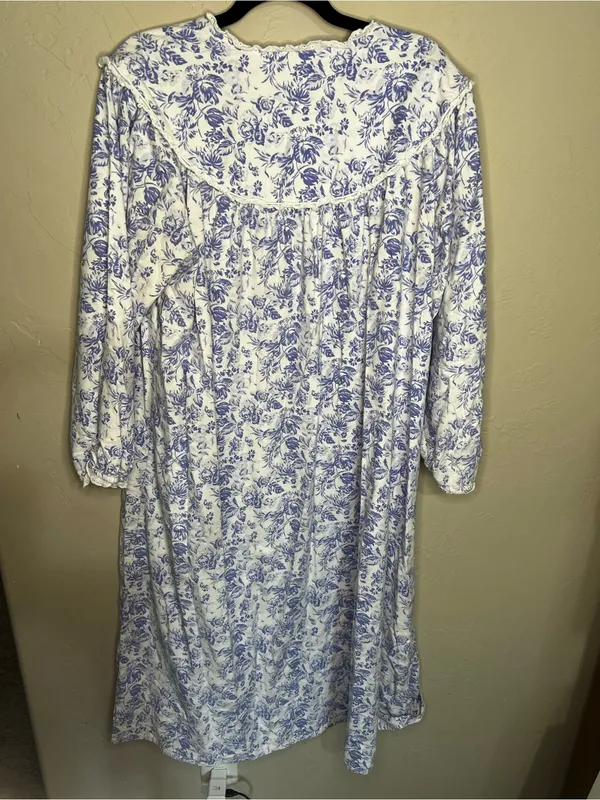 Lanz of Salzburg Cotton Flannel Tyrolean Purple Floral Cottagecore Nightgown - Image 9