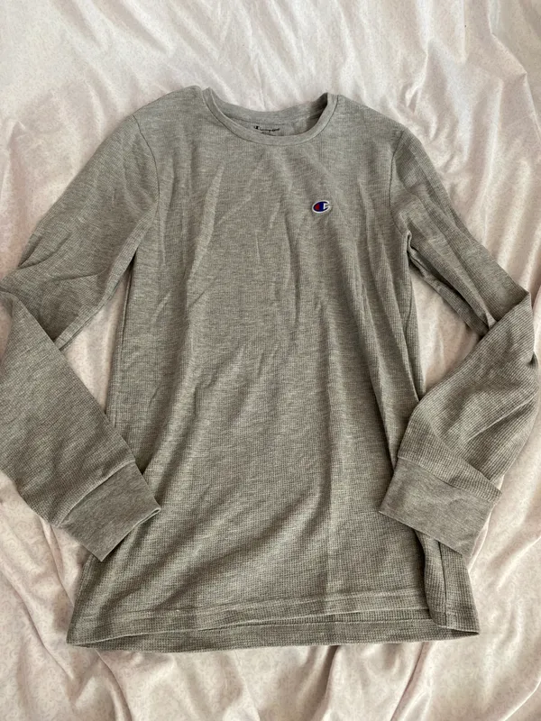 gray long sleeve shirt - Image 4