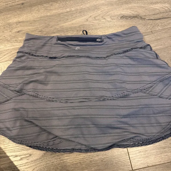 Athleta blue pattern golf skirt - Image 2