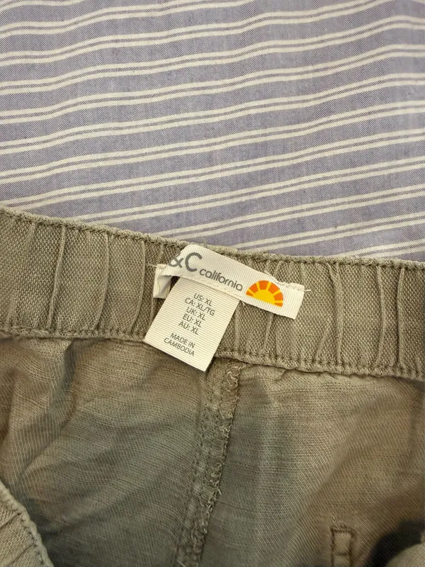 Green Flowy Shorts Size XL - Image 2