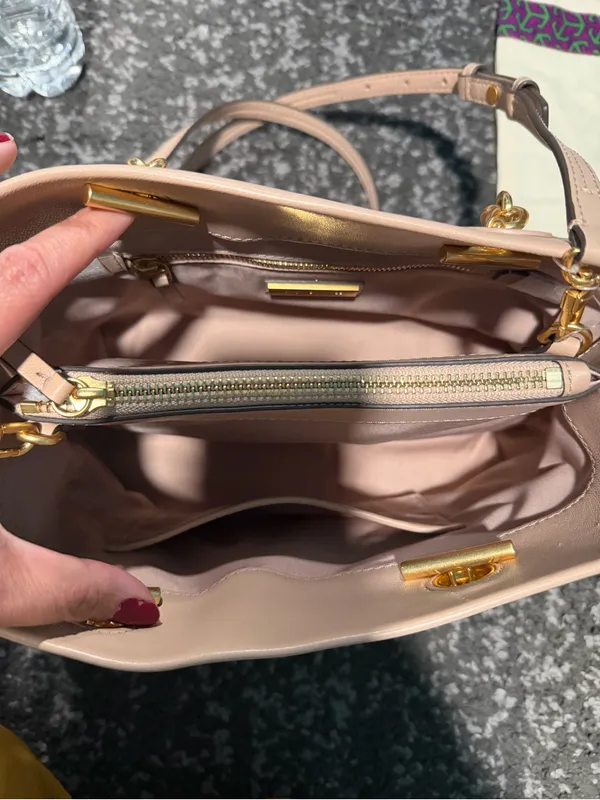 Tory Burch Quilted Taupe Tote Bag with Gold Hardware - Image 7