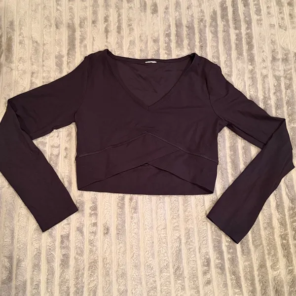 Gymshark Training V-Neck‎ Crossover Long Sleeve Crop Top Black - Size Small - Image 2