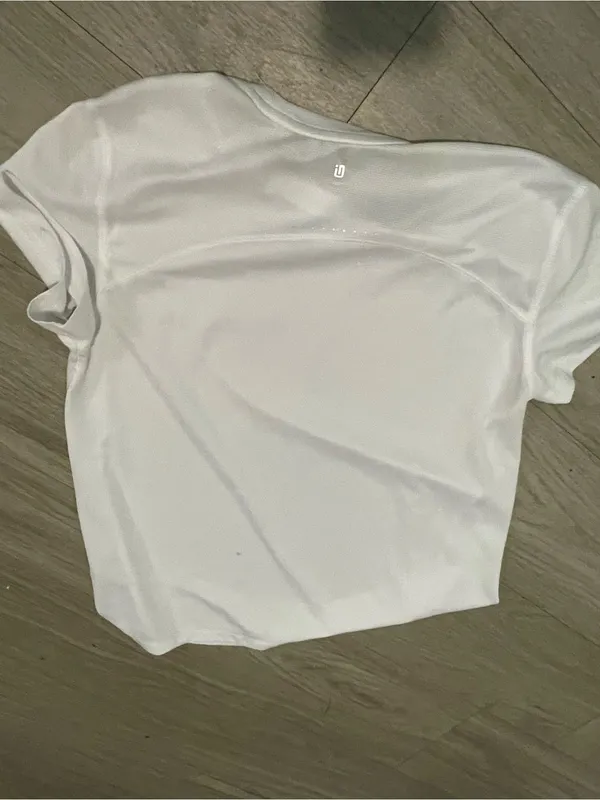 Short Sleeve White Performance Tee Size M - Image 3
