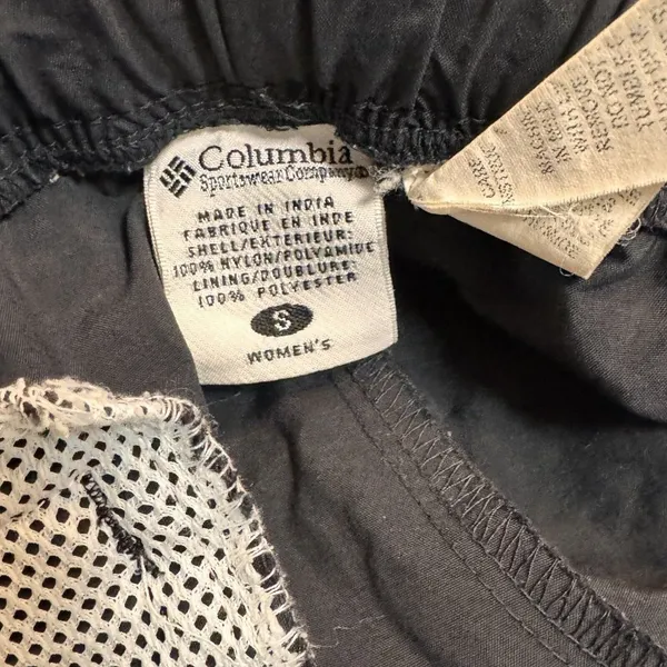 Columbia‎ Women's Black Belted Mid-rise Size Small S Nylon Zip Cargo Shorts - Image 4