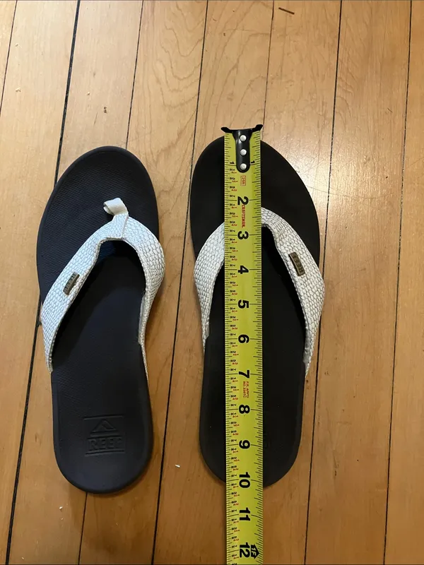 Reef Star Cushion White Metallic Strap and Brown Flip Flops Size 9 - Image 9