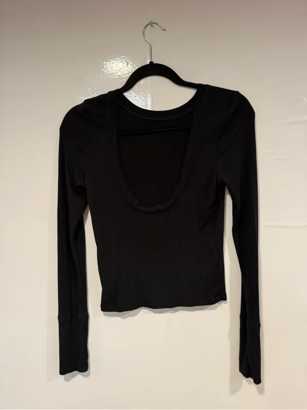 Black Ribbed Long-Sleeve Swoop Back Aerie Women's Top - Image 3