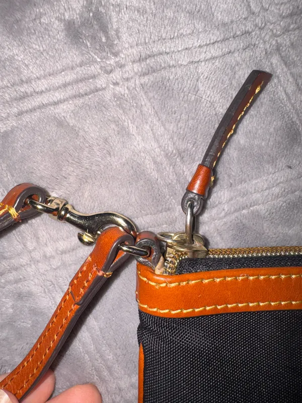 Dooney & Bourke nylon  large slim wristlet - Image 4