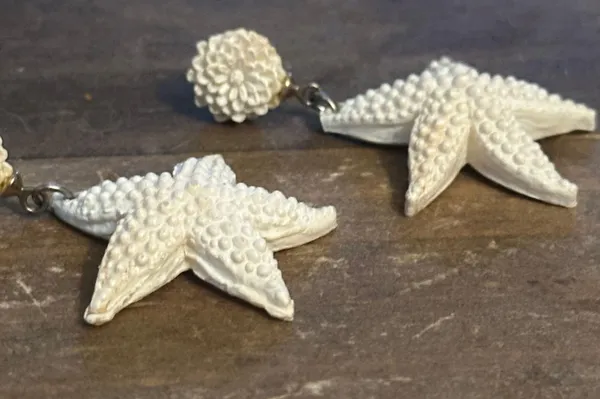 White resin starfish dangle post earrings - Image 3