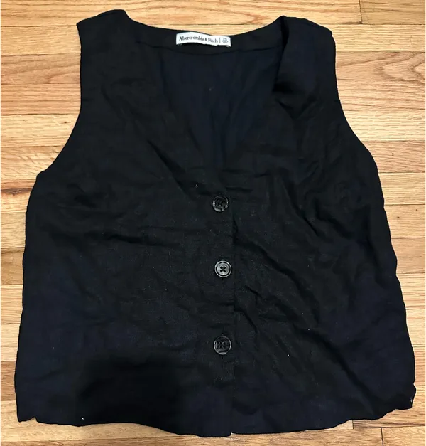 NWOT Abercrombie Linen Vest Top in Black - Image 2
