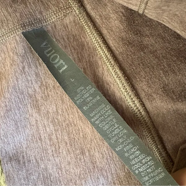 VUORI Mid Rise‎ Elevation Slim Bootcut pant in Hazel Heather Size Large - Image 4