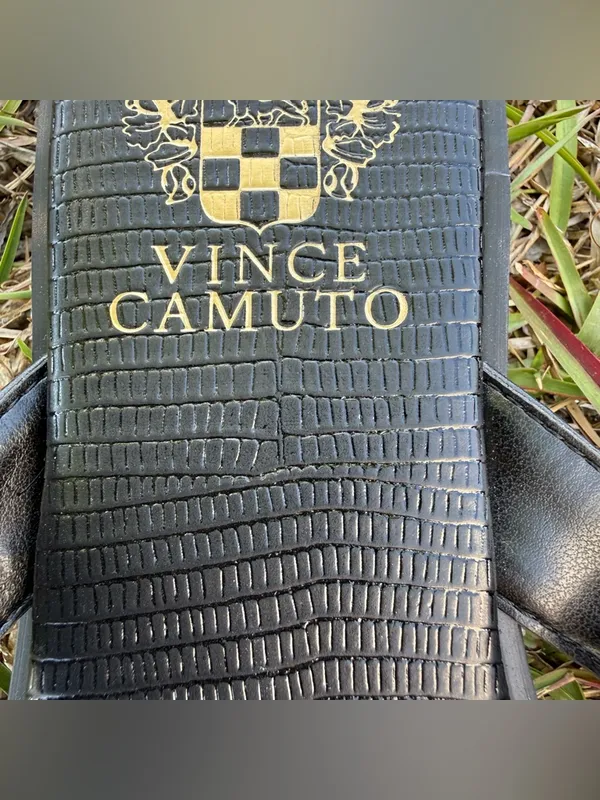 Vince Camuto Black Flip Flop Sandals Gold Detail Size 7.5 NWT - Image 4